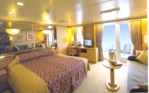 Mini-suite with bath/shower