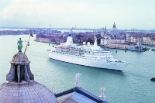Voyages Of Discovery mv Discovery images